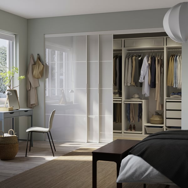 Hinged wardrobes to maximise your room space