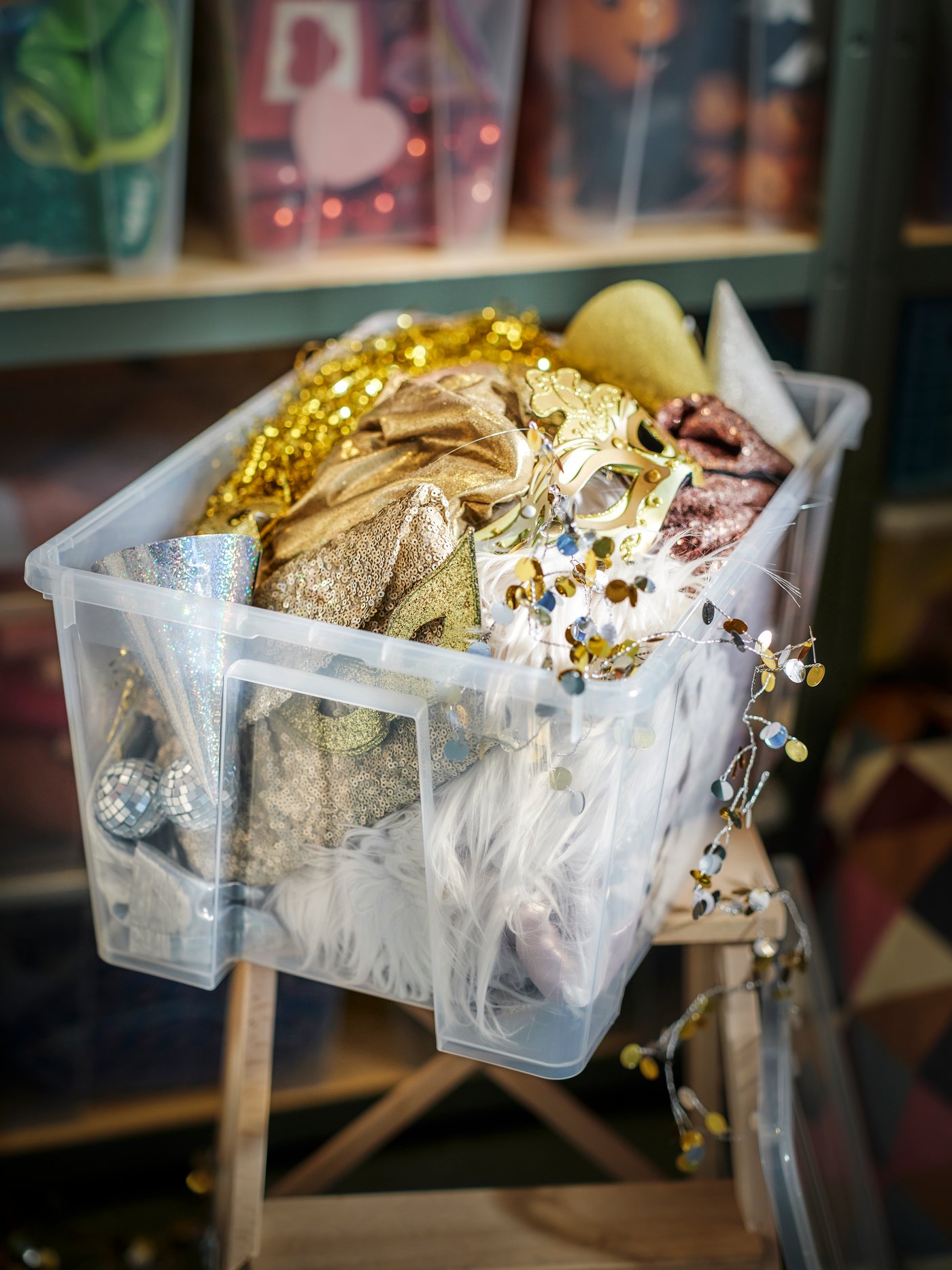 A transparent SAMLA box with lid