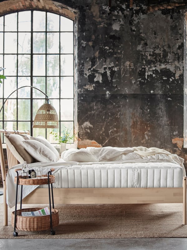A firm/white VÅGSTRANDA hybrid mattress