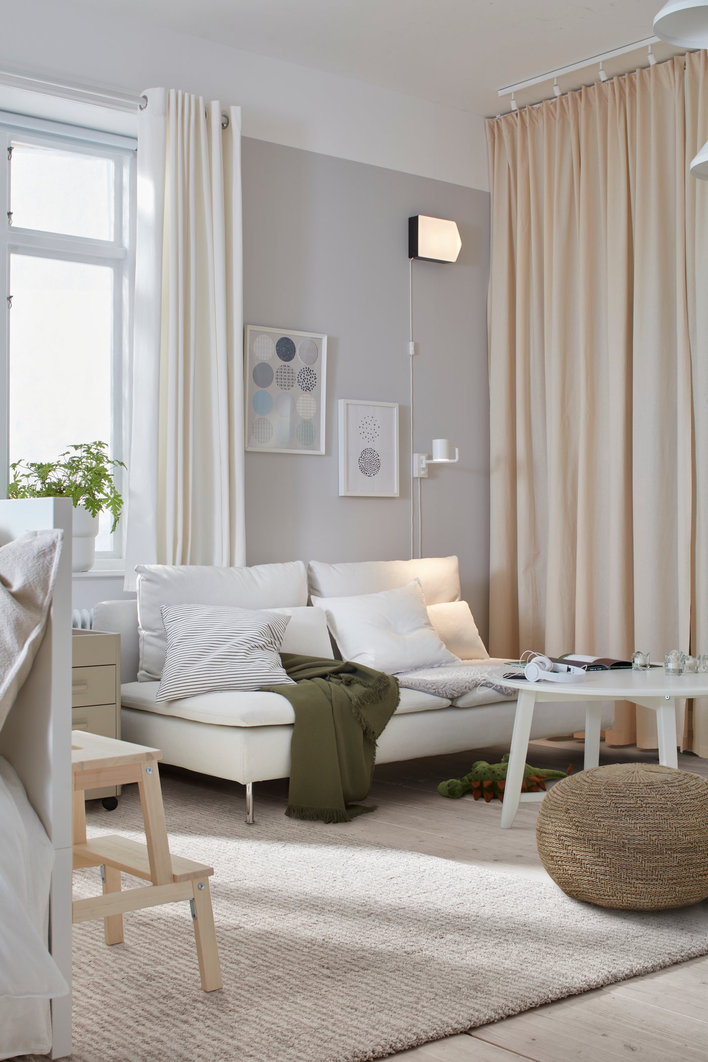 A white/with eyelets MERETE room darkening curtains, 1 pair in the living room