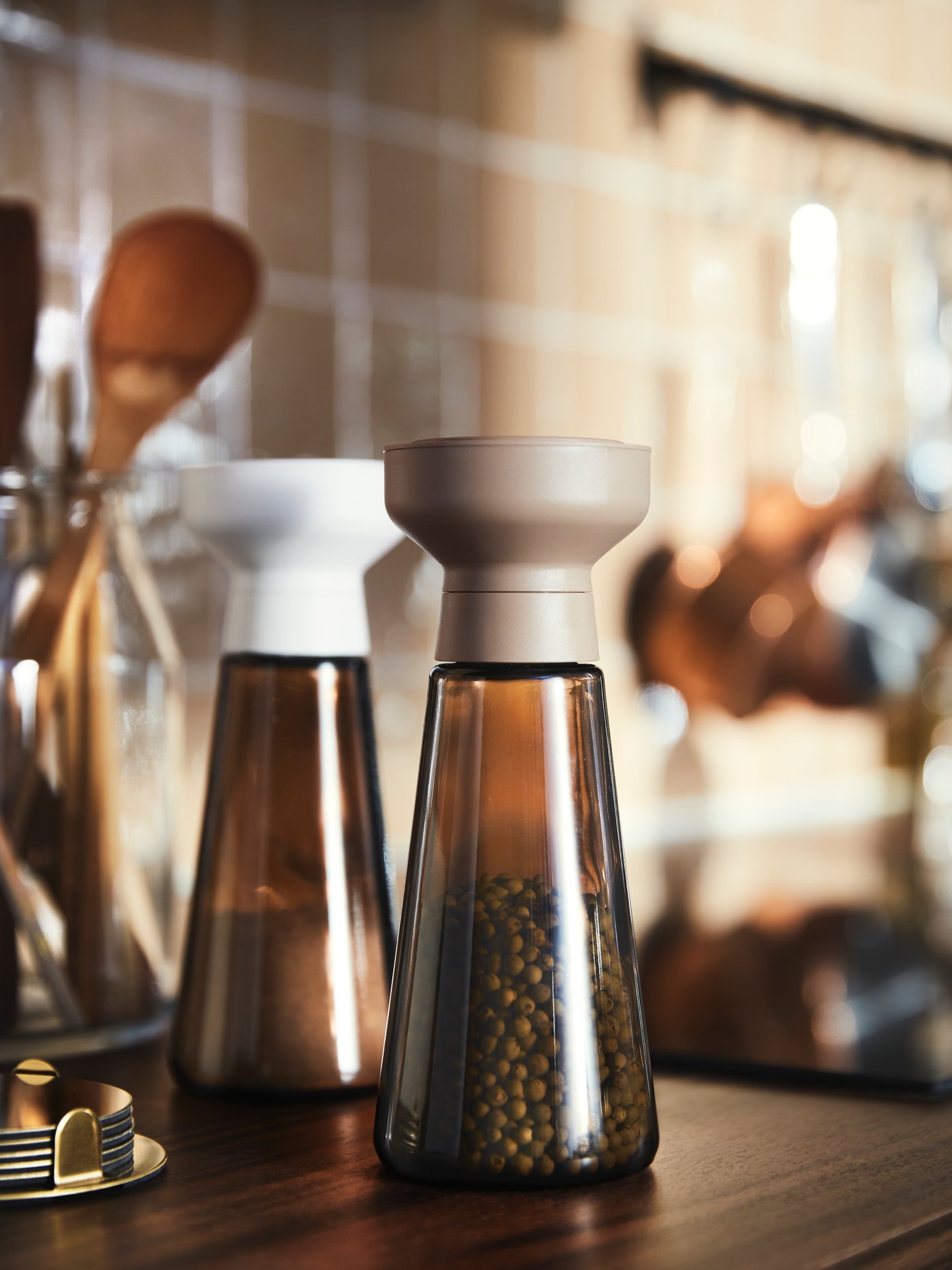 A glass/brown HALVTOM spice mill