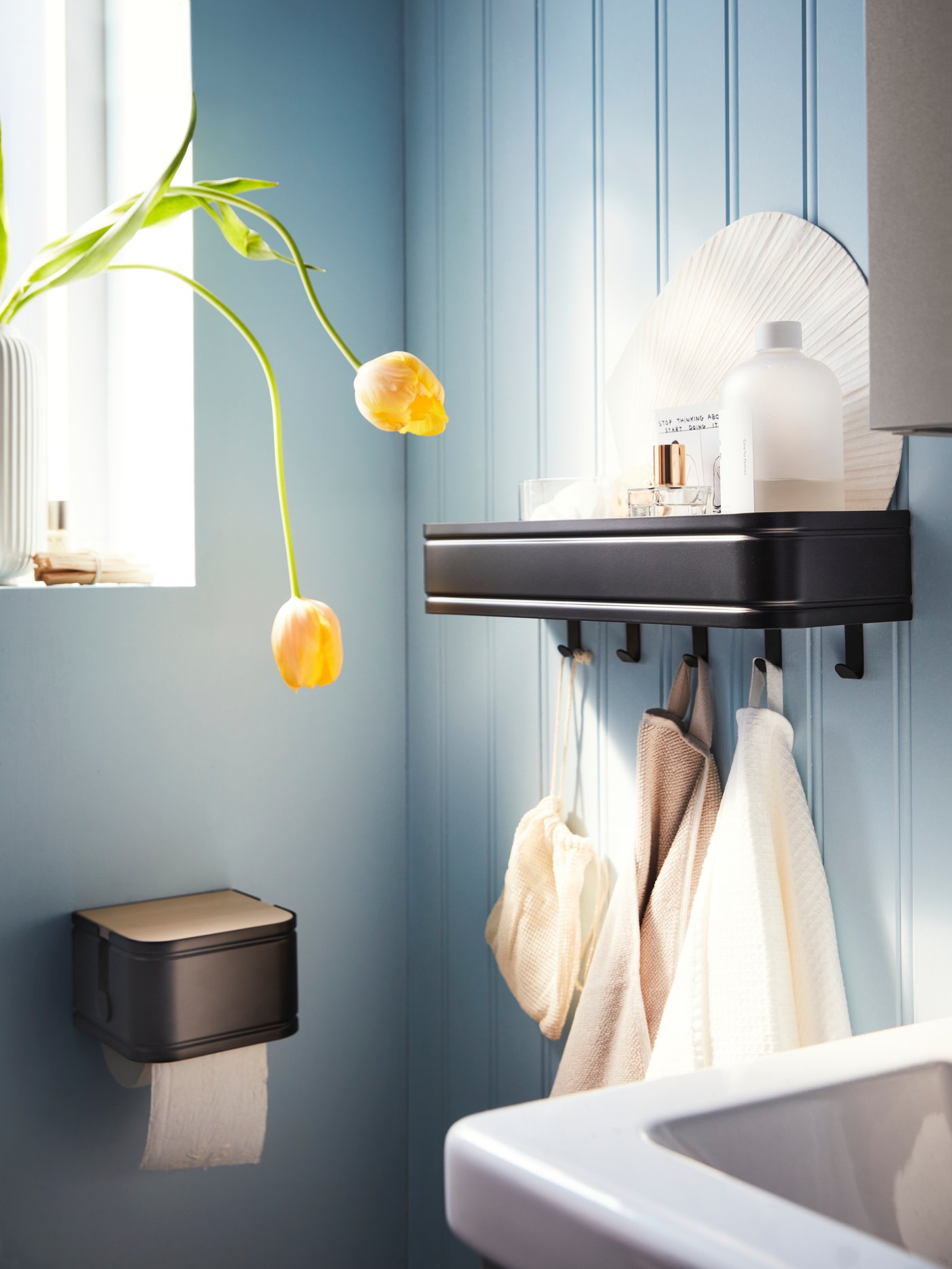 A LILLASJÖN toilet roll holder in the bathroom