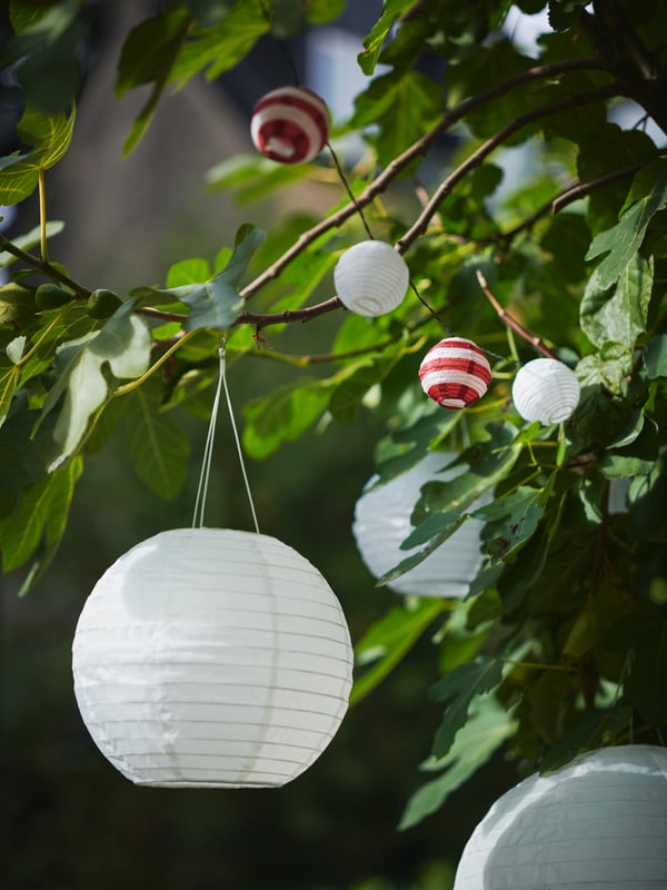 An outdoor/globe white SOLVINDEN LED solar-powered pendant lamp