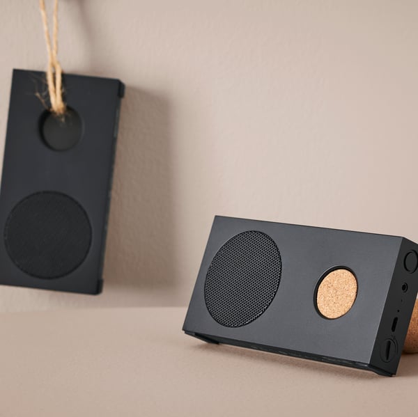 En svart ENEBY bärbar Bluetooth-högtalare