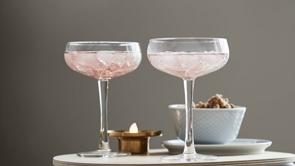A clear verres STORHET champagne coupe