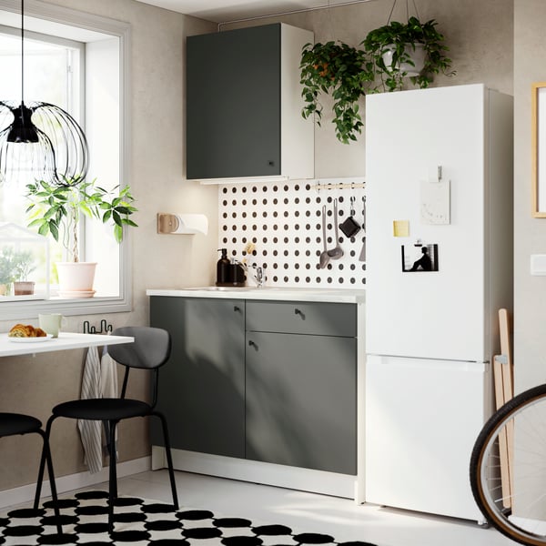 A dark grey KNOXHULT kitchen