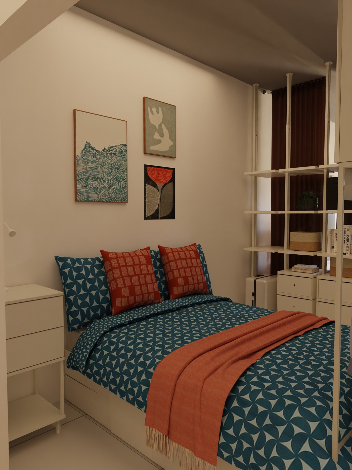 Bett mir blauer Bettwäsche und Nachttisch, darüber hängen drei Bilder