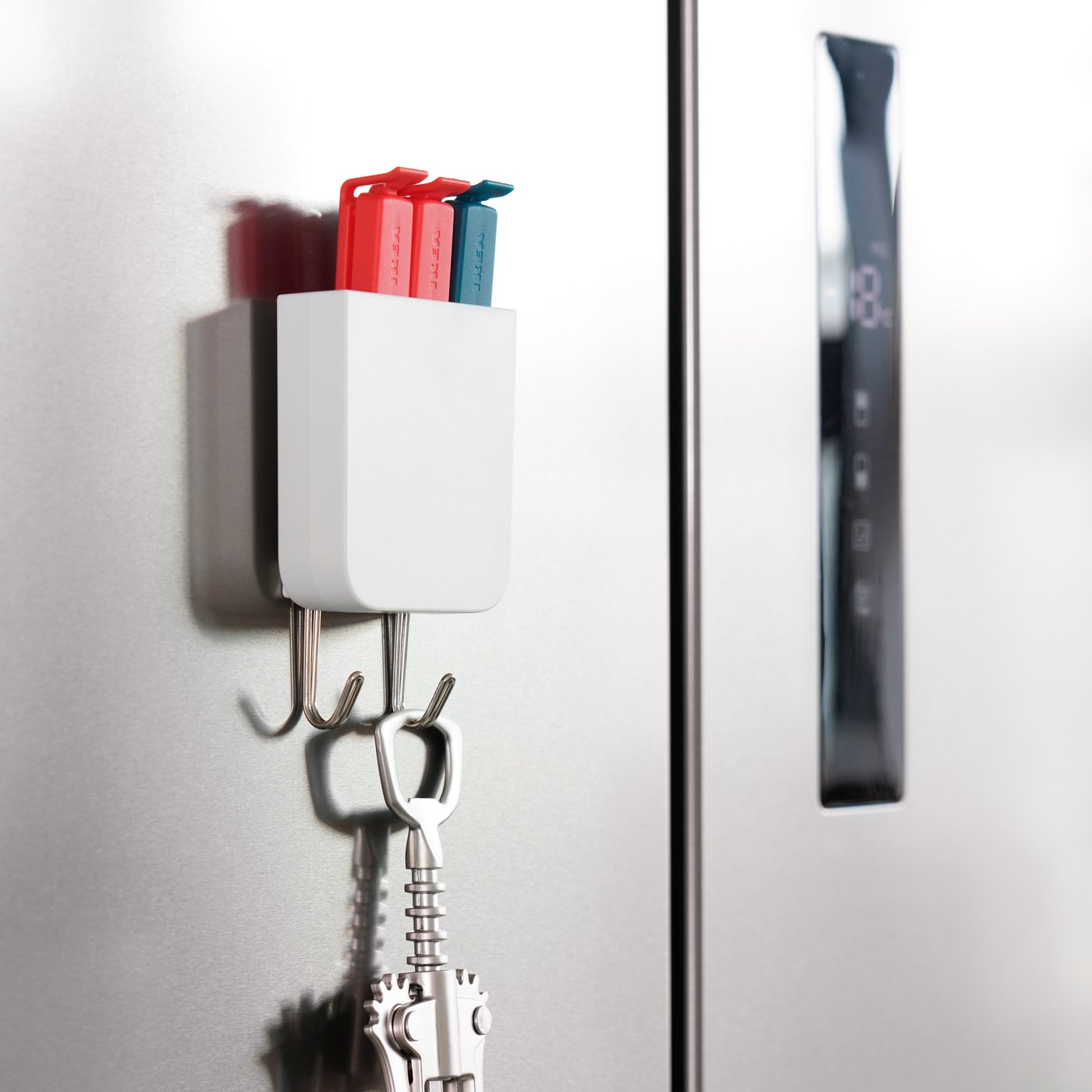 A HUNDKOJA container with magnet and 2 hooks