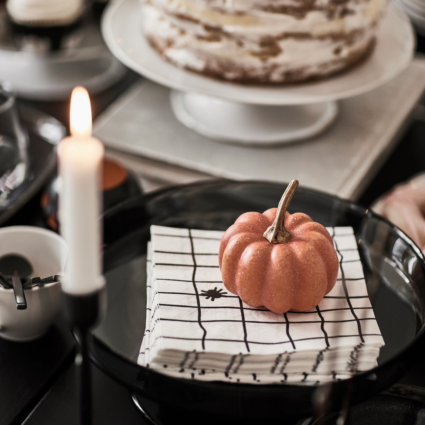 A white UPPLAGA cake stand