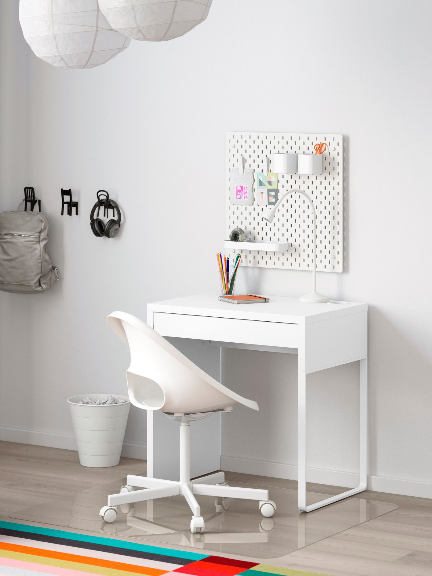 A white MICKE desk in the home office