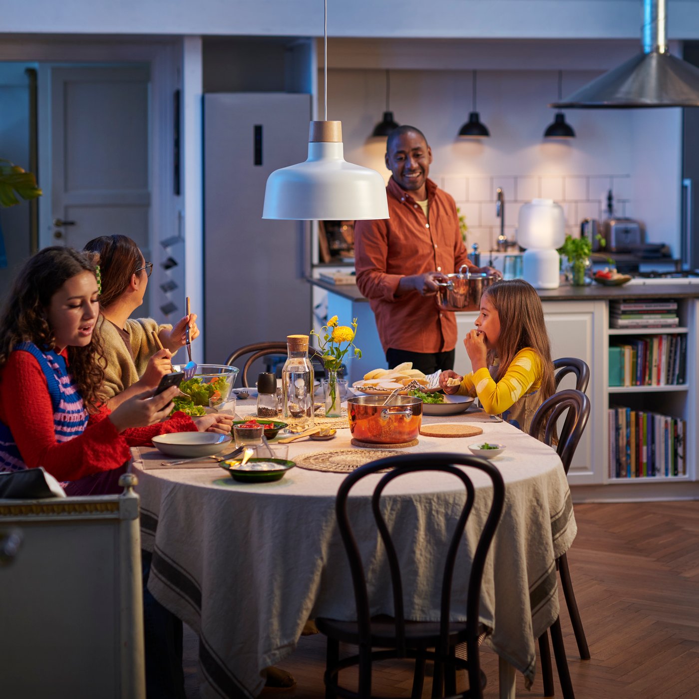 Ein weisser/eleganter STARKVIND-Luftreiniger