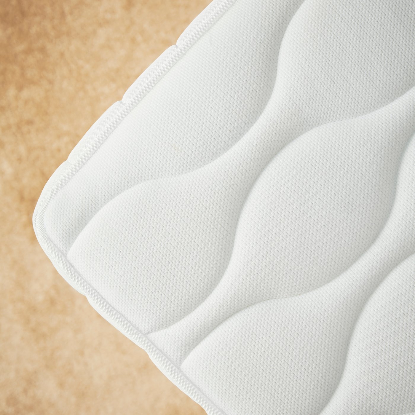 A medium firm/white VÅGSTRANDA pocket sprung mattress