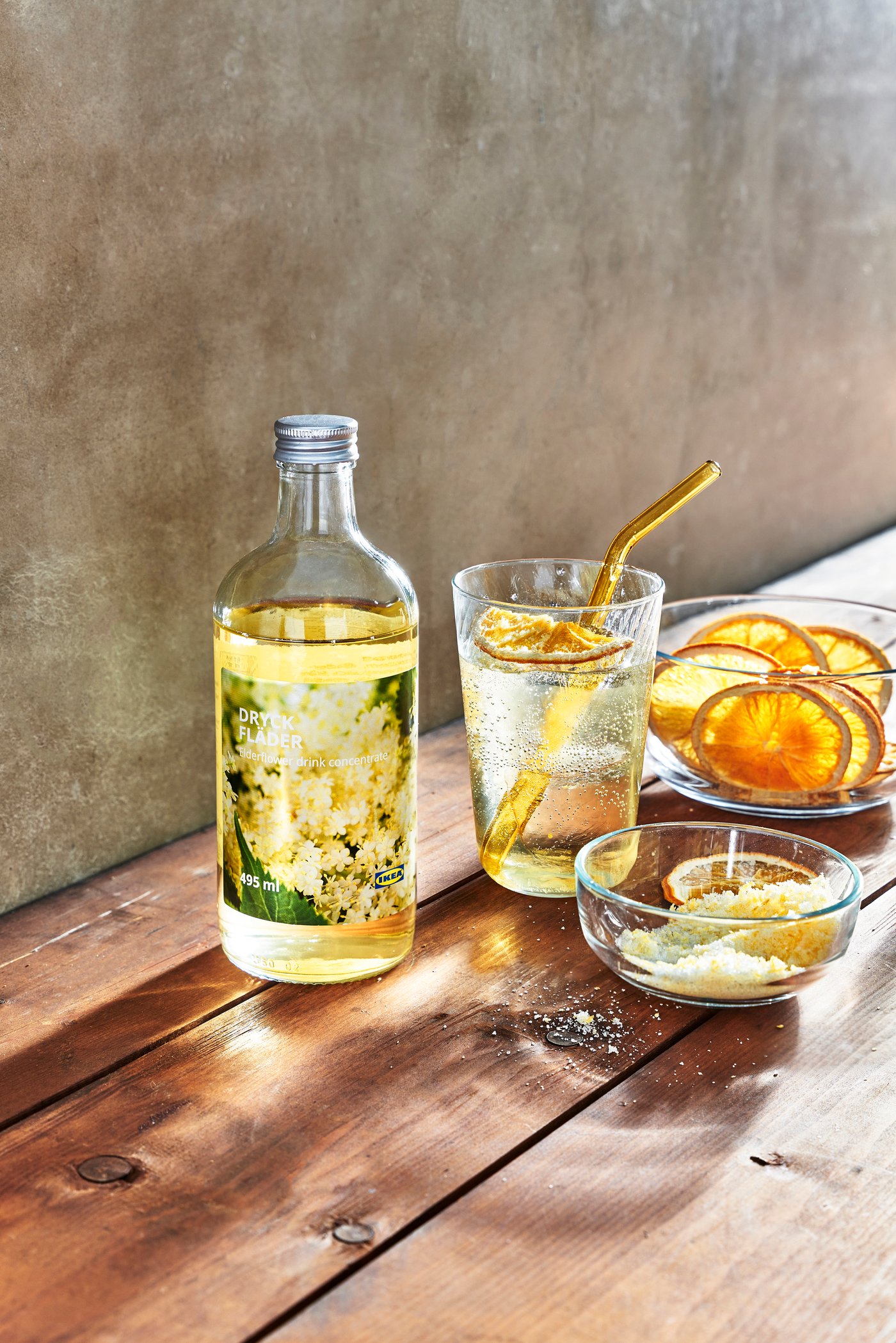 A glass BESTÄMMA food container with lid