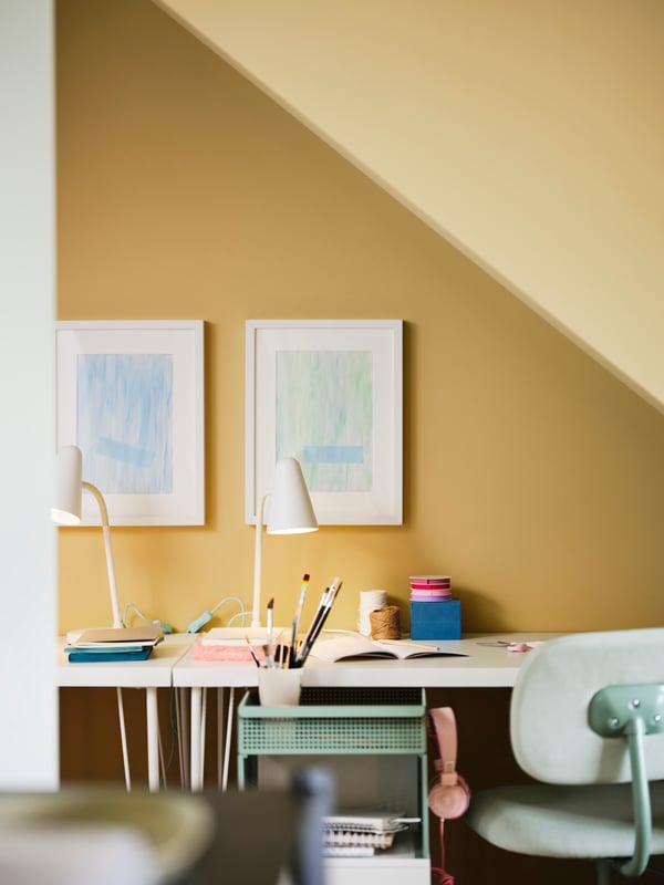 Two LAGKAPTEN/KRILLE desks with two FUBBLA LED work lamps on top, by an ÖVNING trolley form a study nook under the stairs.