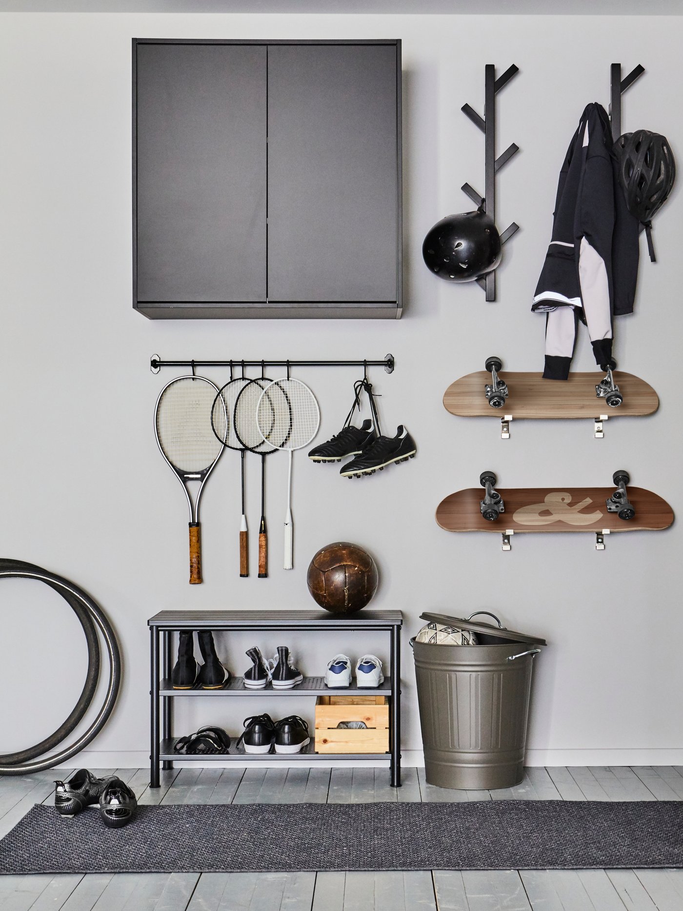 A black FINTORP rail in the hallway