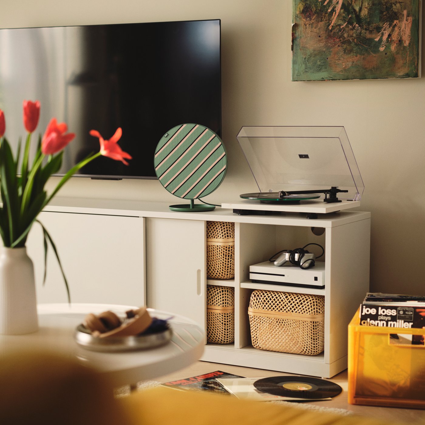 Living room with a TONSTAD storage combination with boxes inside for organisation