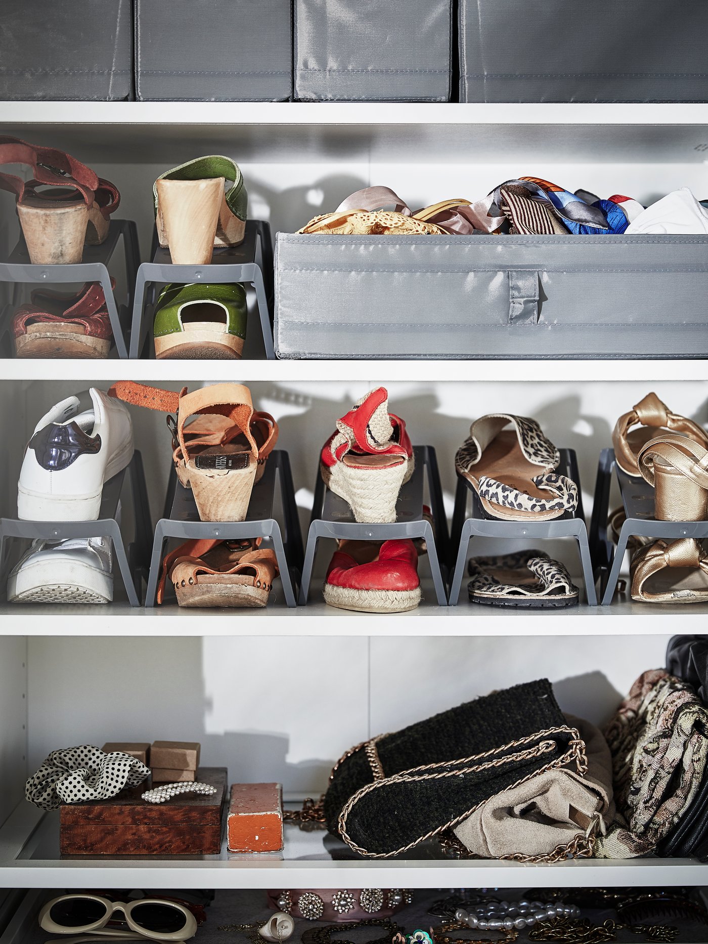 A grey MURVEL shoe organiser