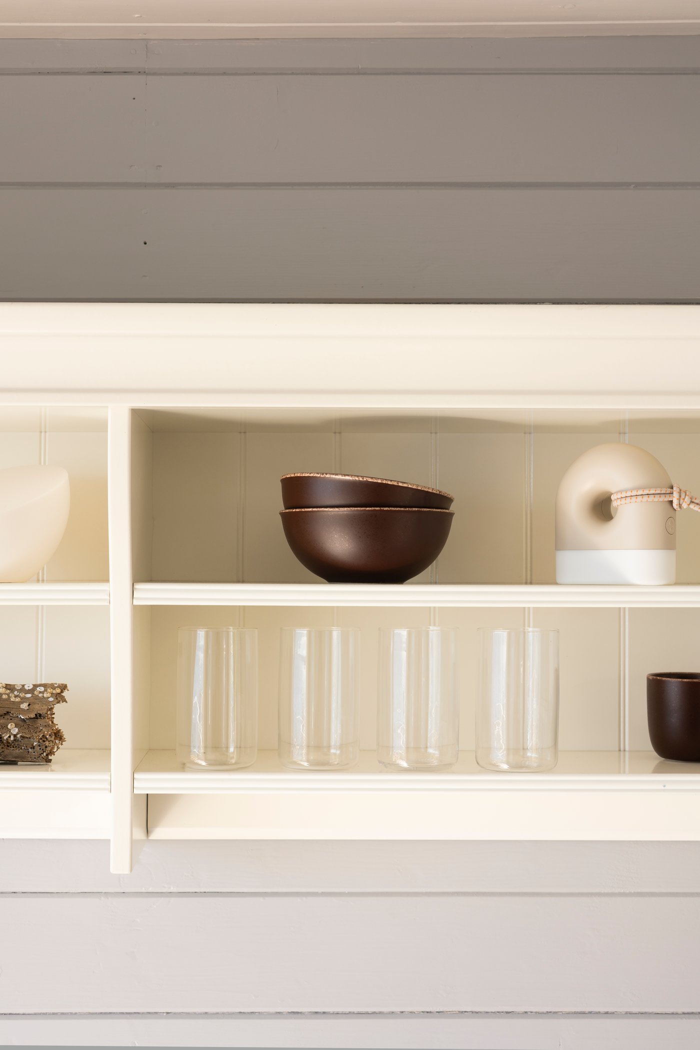 En vegghylle på veggen.