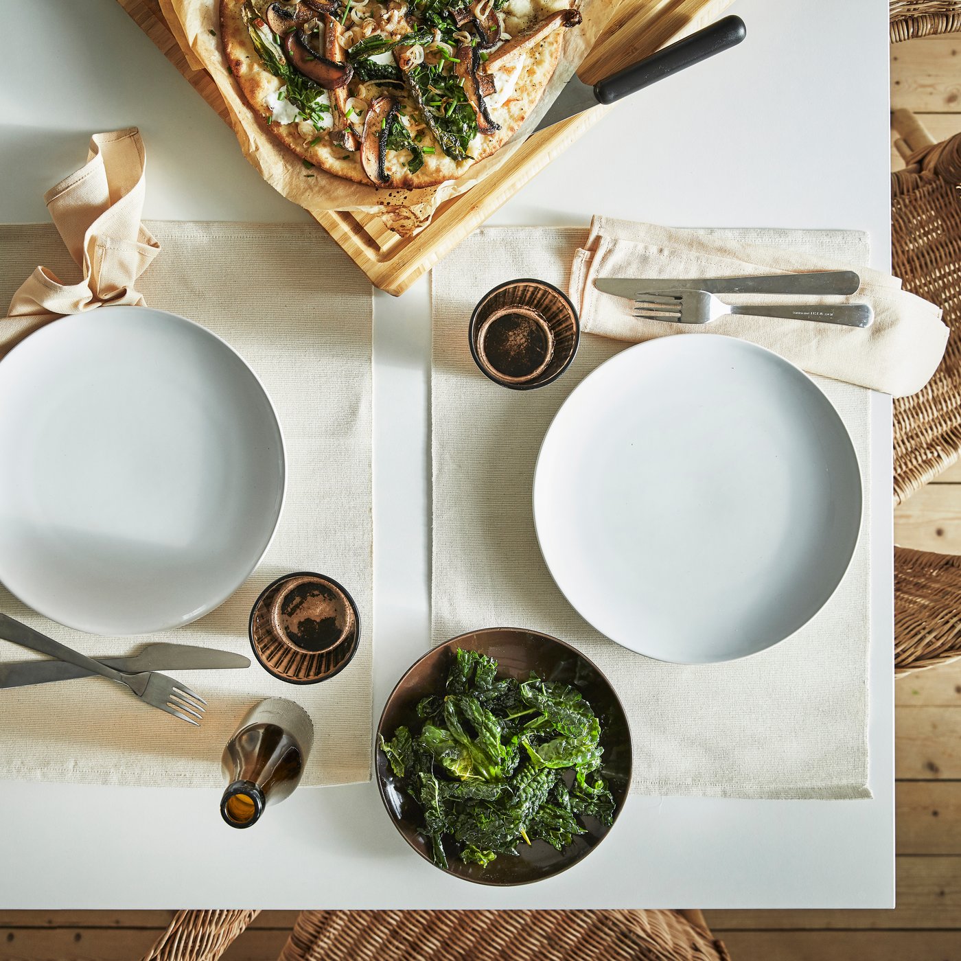 A white GODMIDDAG plate