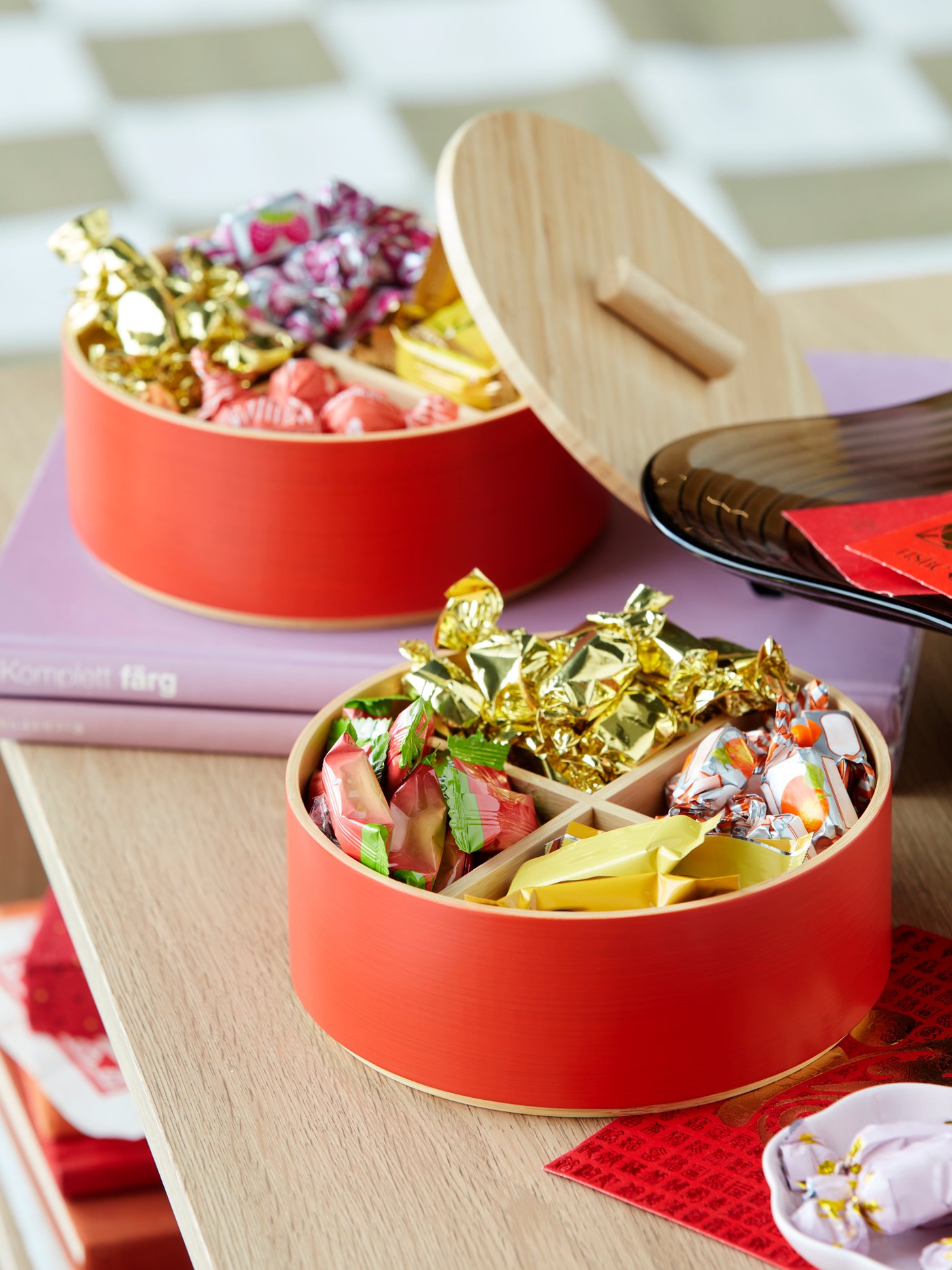 A red FÖSSTA organiser