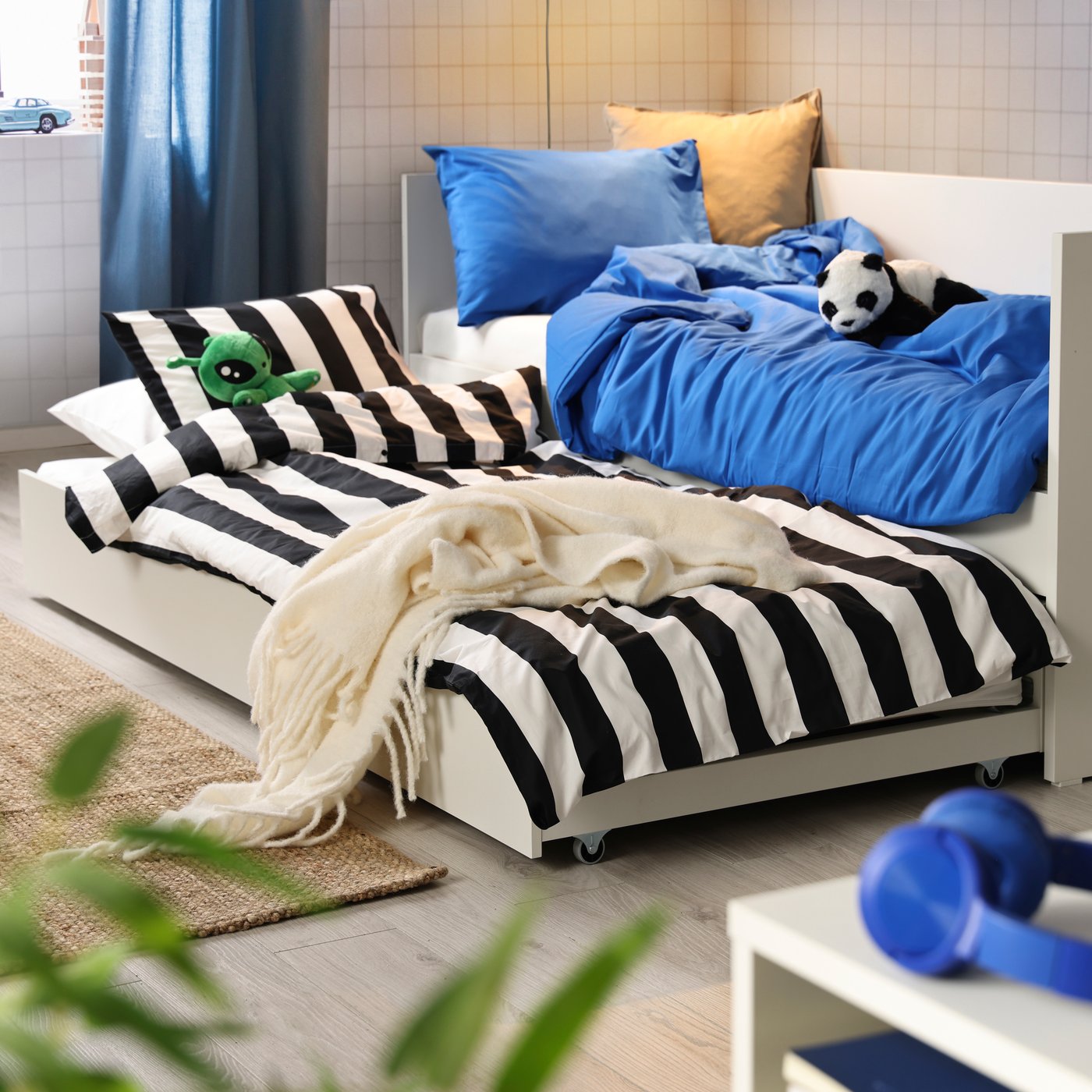 A white/Åfjäll firm VIHALS day-bed w trundle bed/2 mattresses