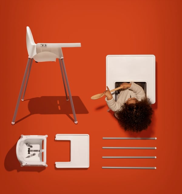 A white ANTILOP highchair tray in the kitchen