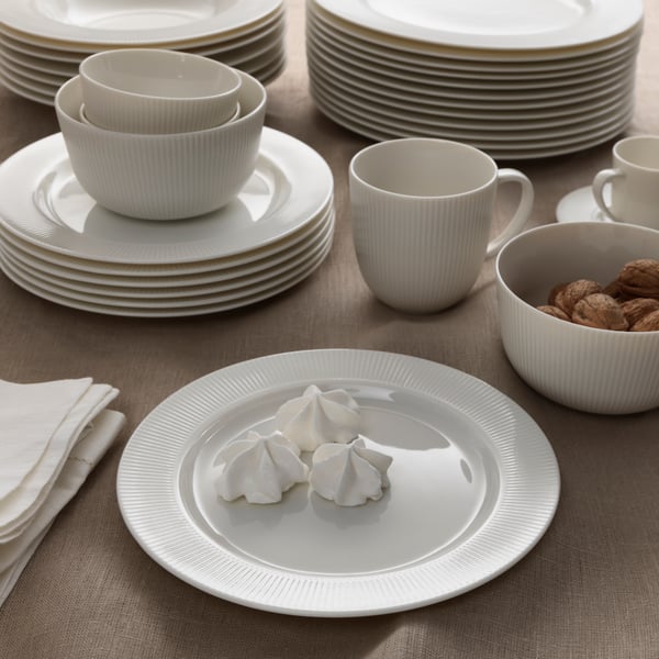 A white OFANTLIGT side plate