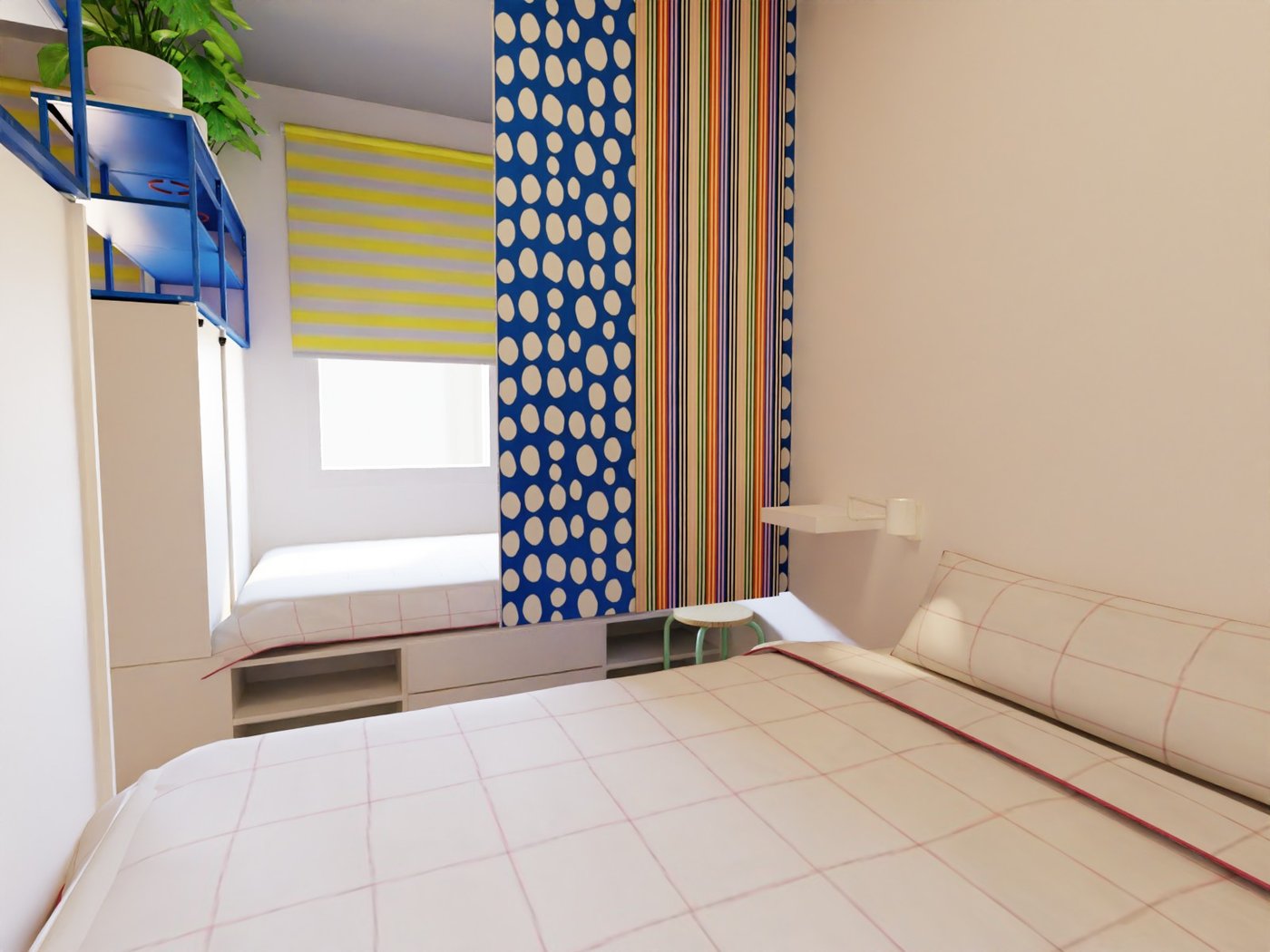 Teil eines Hotelzimmers. Blick auf zwei Betten, die mit Textilbahnen räumlich voneinander abgetrennt sind. Am Fußteil jedes Betts teils offene, teils geschlossene Aufbewahrung, ebenso unter dem hinteren Bett. Zwischen den Betten auf Kopfhöhe ein Hocker und ein Regalbrett mit Leseleuchte. 