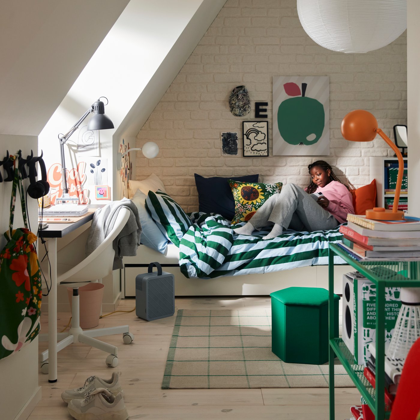 A white LOBERGET seat shell in the bedroom