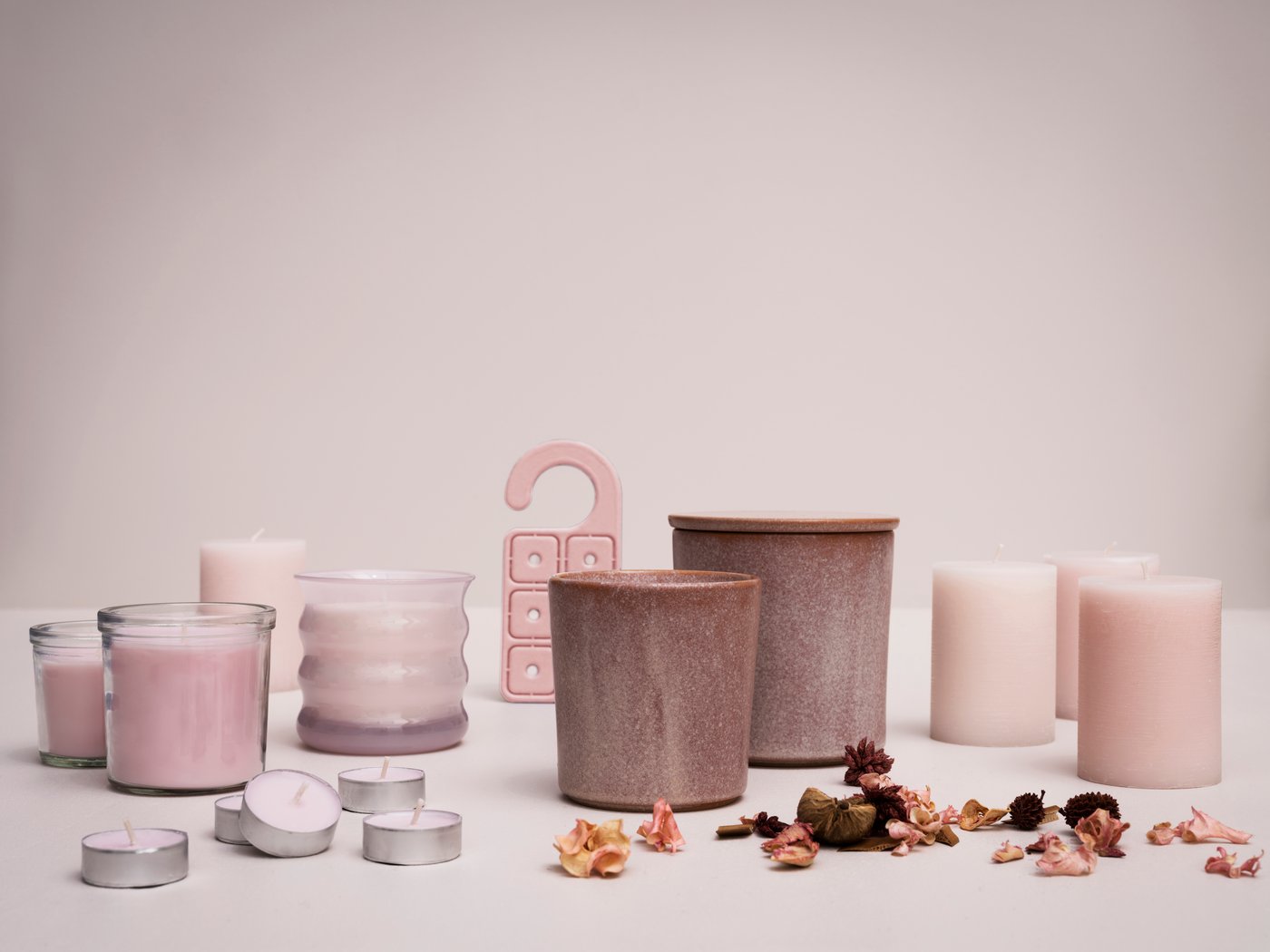 A Jasmine/pink LUGNARE scented candle in glass