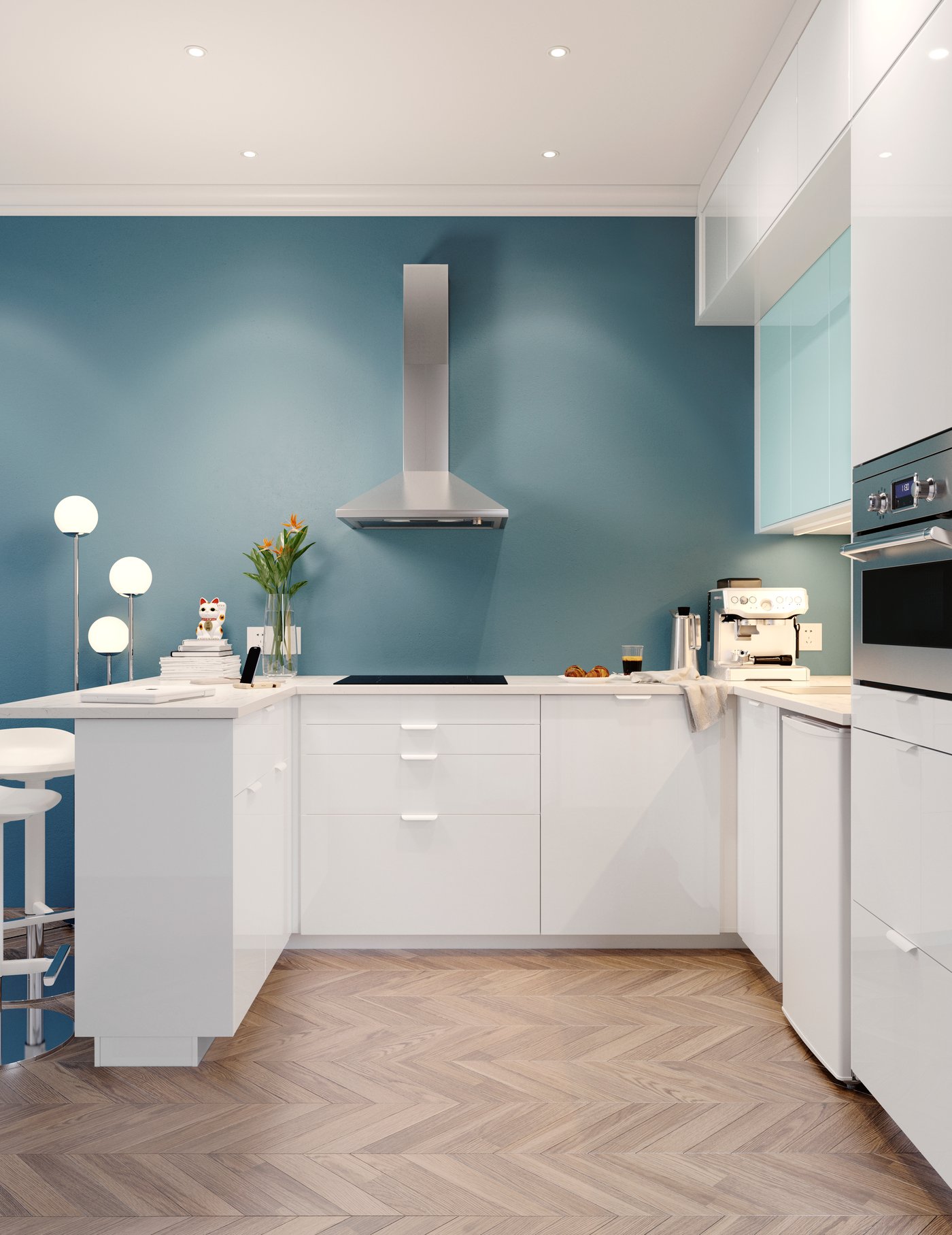 Eine IKEA Küche mit bunten Akzenten und weißen hochglänzenden RINGHULT Fronten.