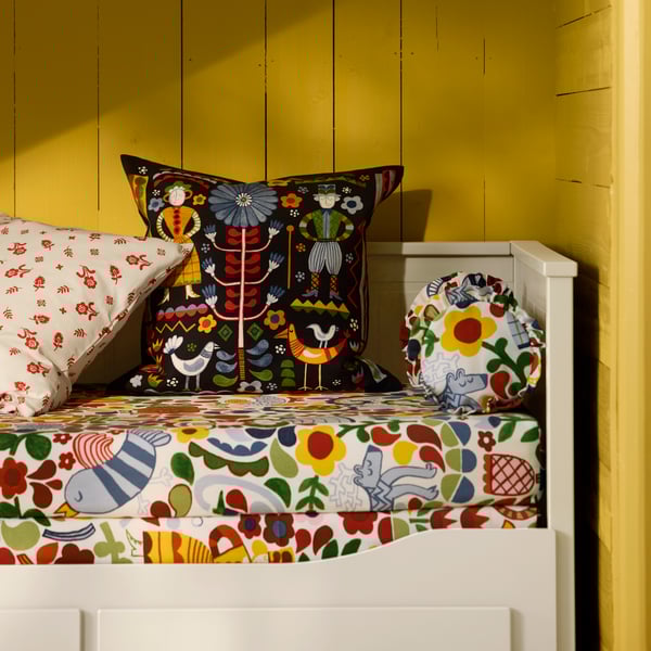 A multicolour TRATTKAKTUS cushion cover