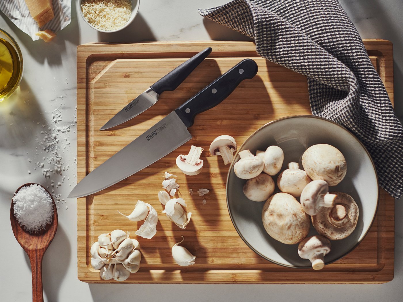 A bamboo APTITLIG butcher's block