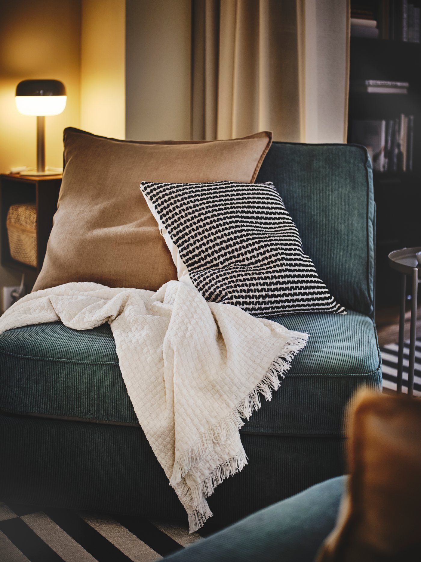 A sophisticated and functional small living space - IKEA