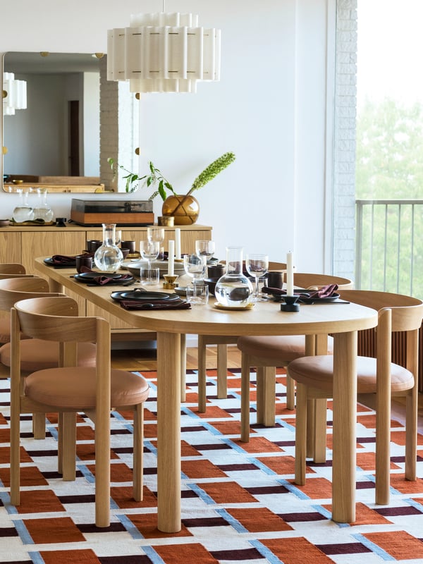 An oak/leather STOCKHOLM 2025 chair in the dining room