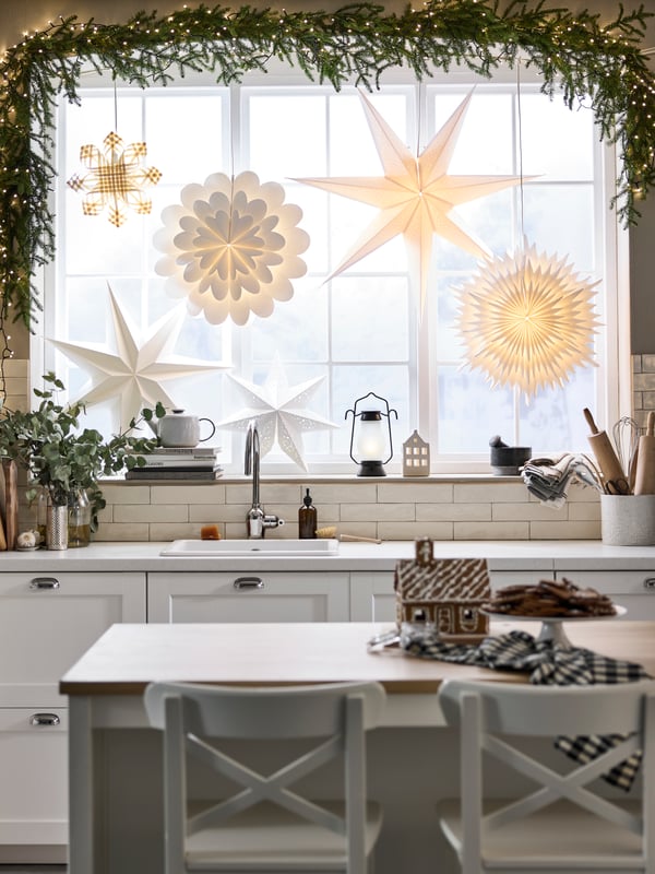 An outdoor metal/dimmable black STRÅLA LED table lamp in the kitchen
