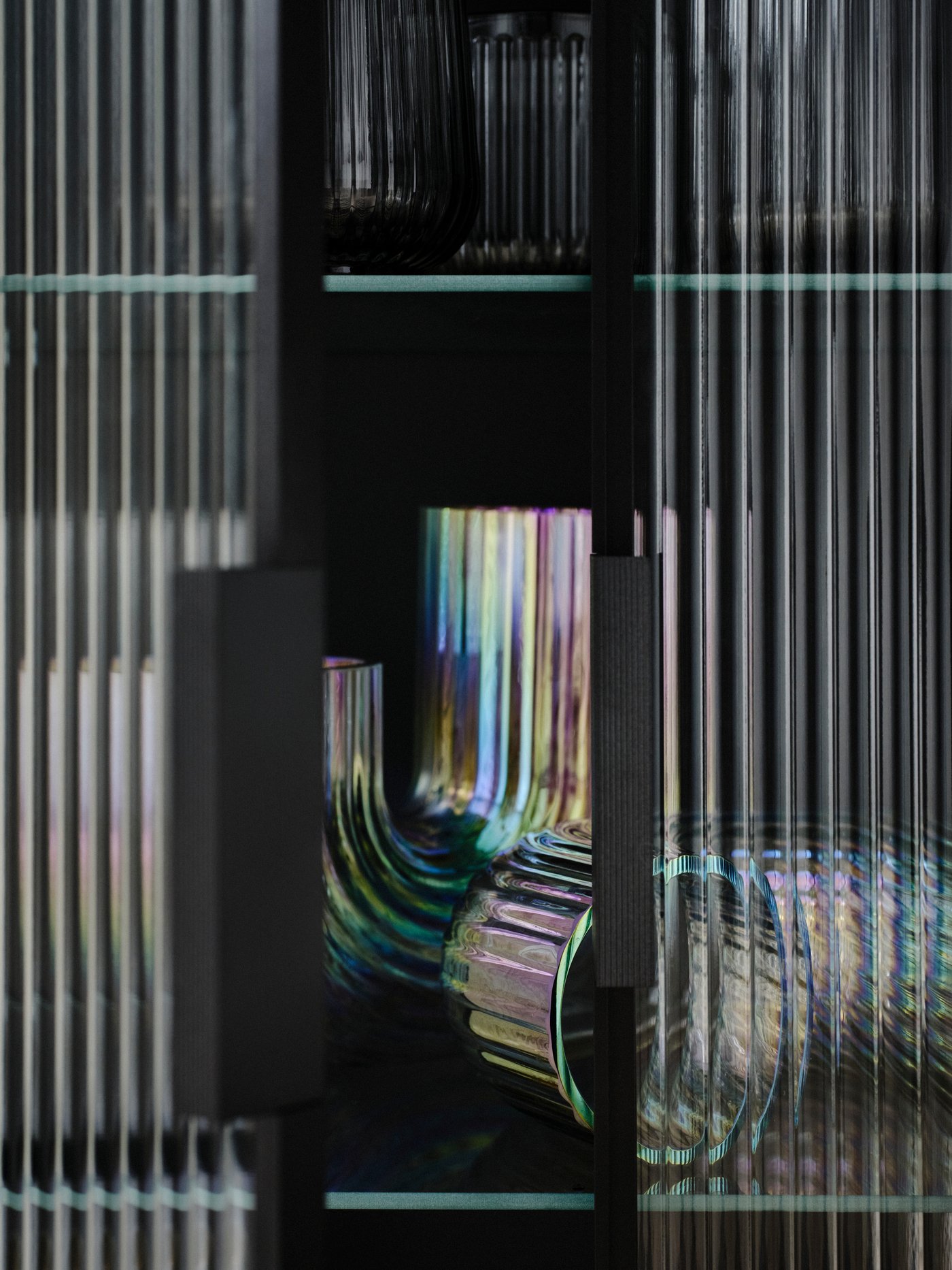 A mother-of-pearl colour RÄFFELBJÖRK vase