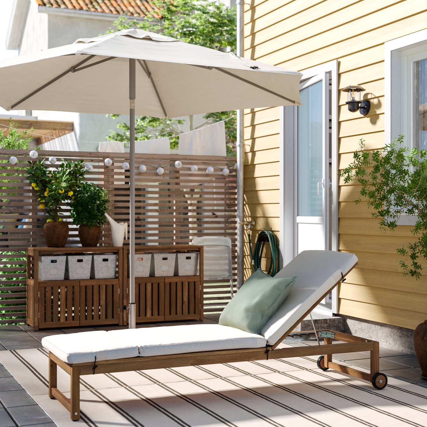 An outdoor light brown stained/Frösön/Duvholmen beige NÄMMARÖ sun lounger