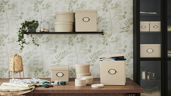 A beige KVARNVIK storage box with lid