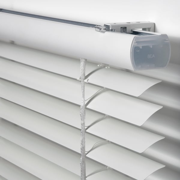 A white VECKLARFLY Venetian blind