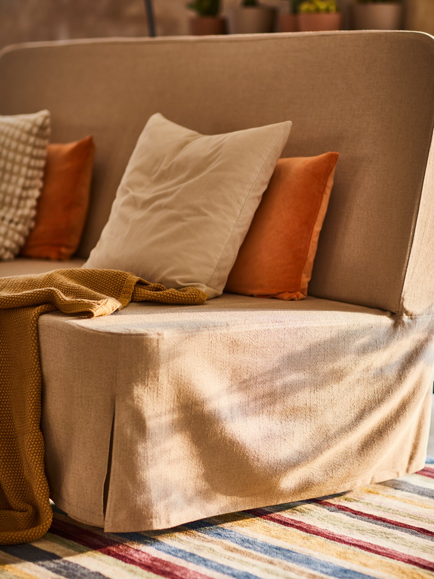 Une housse de coussin SANELA brun-orange