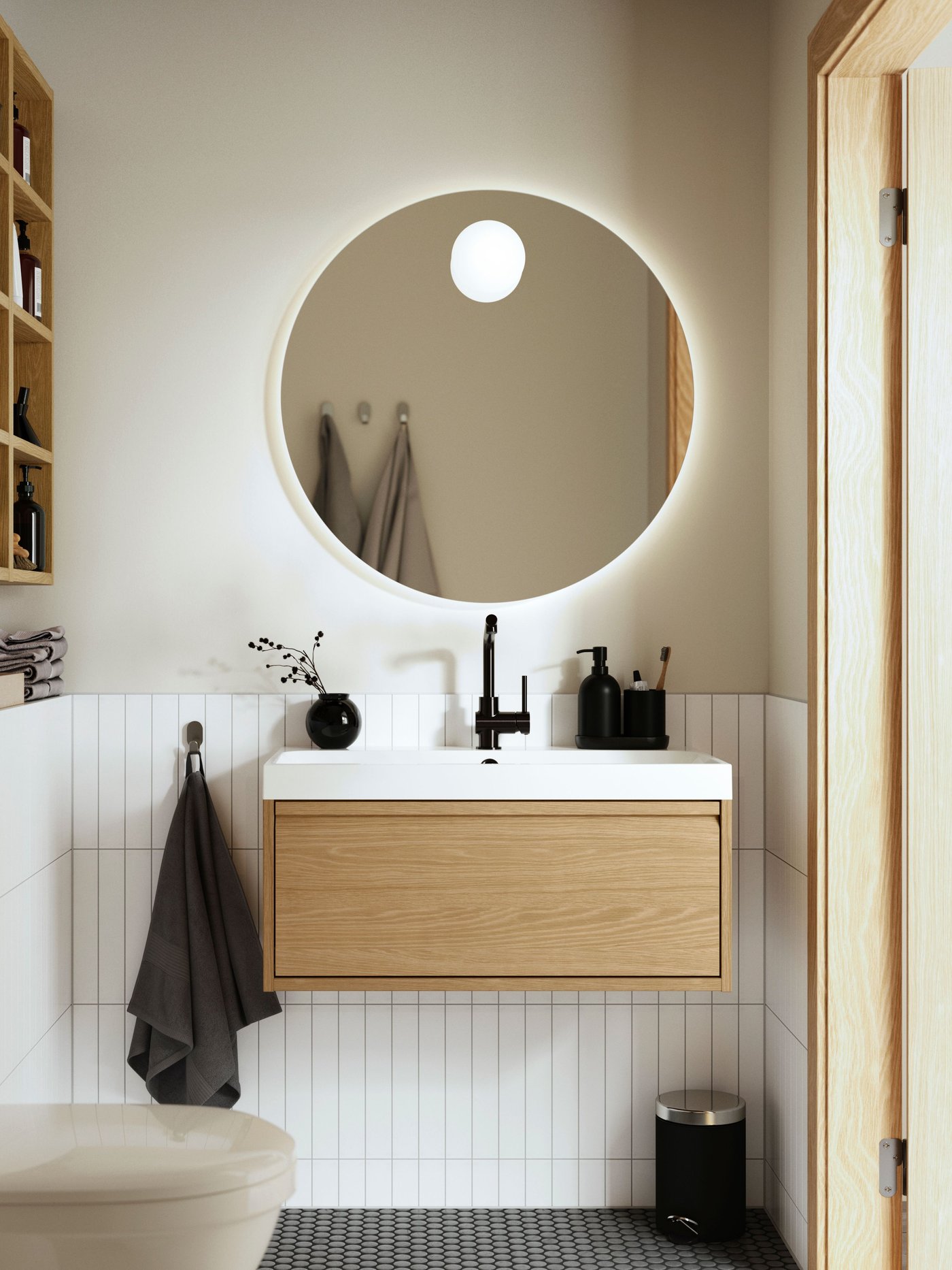 A round dimmable SKEJSEL mirror with integrated lighting