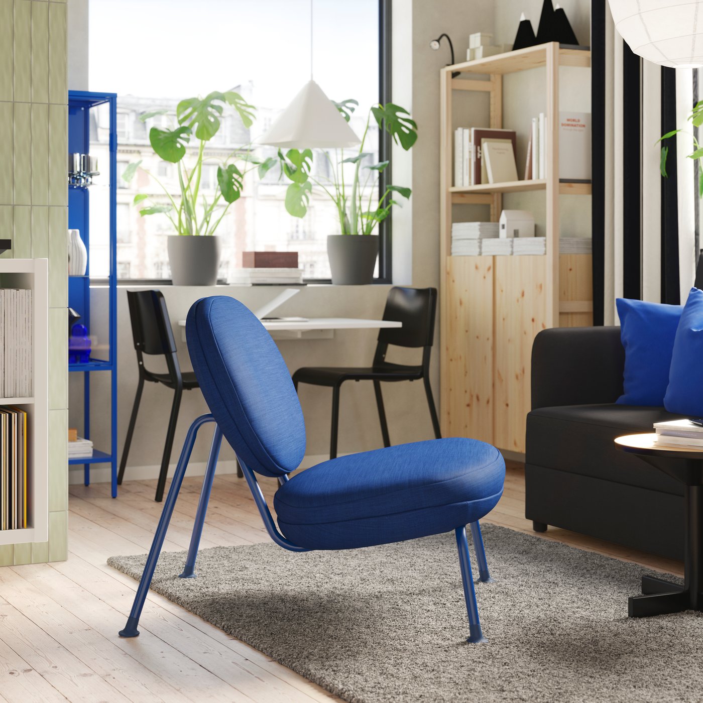 A dark grey PERSILLADE plant pot in the living room