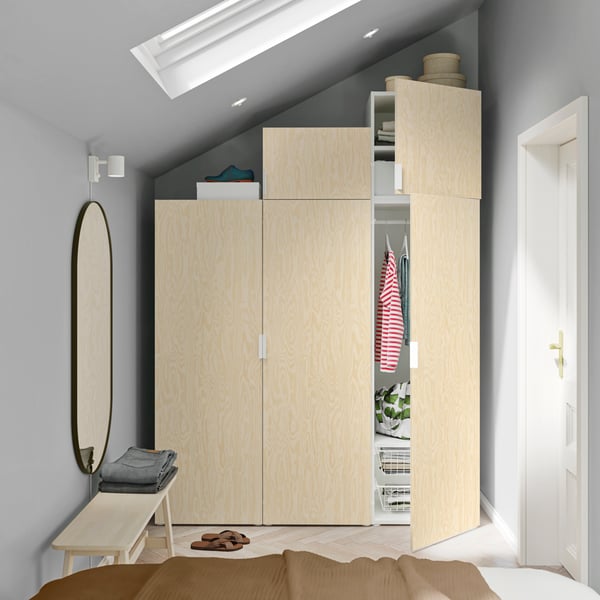 A white/Kalbåden lively pine effect PLATSA wardrobe with 5 doors