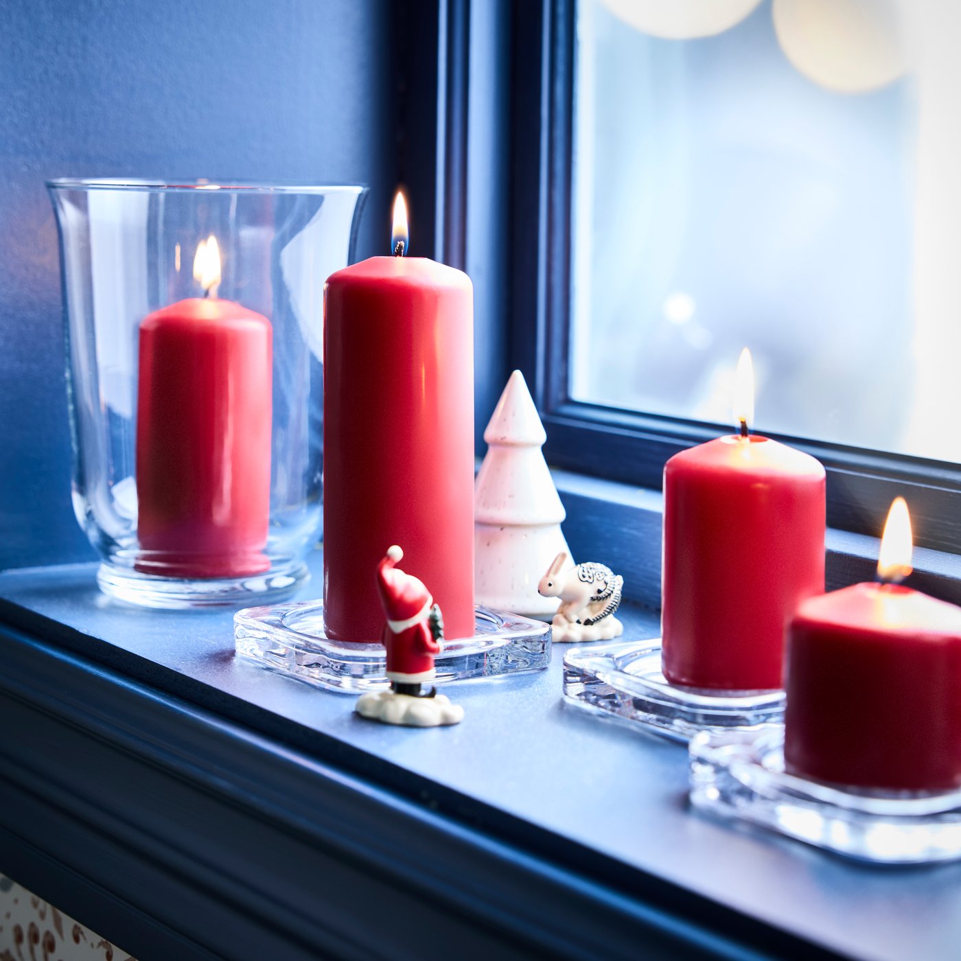 Una candela rossa senza profumo FENOMEN