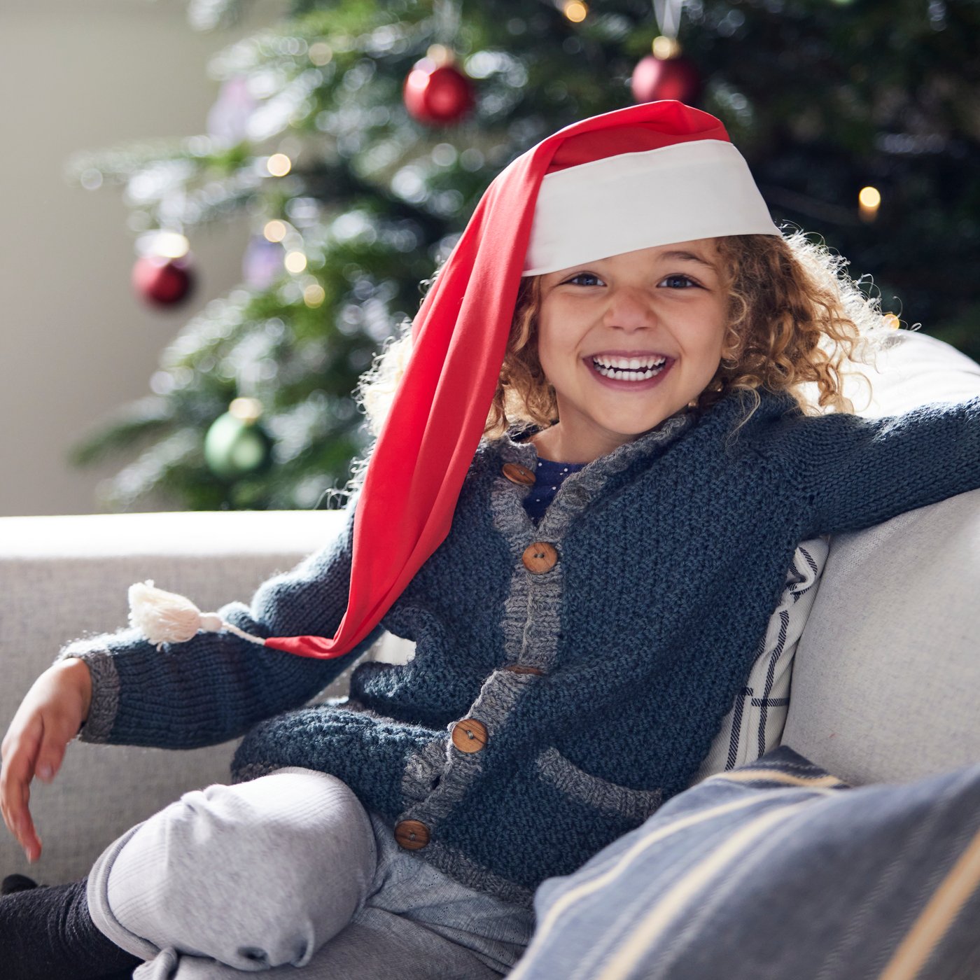 A red/white VINTERFINT santa claus hat