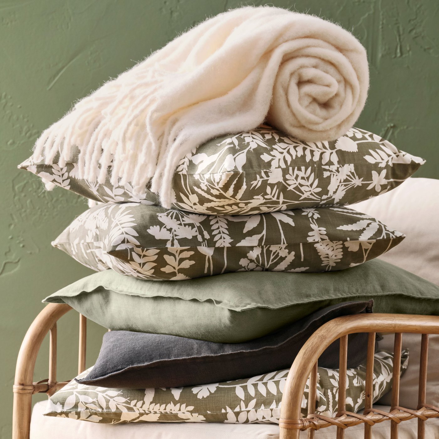 An off-white KLIPPOXEL throw in the NA