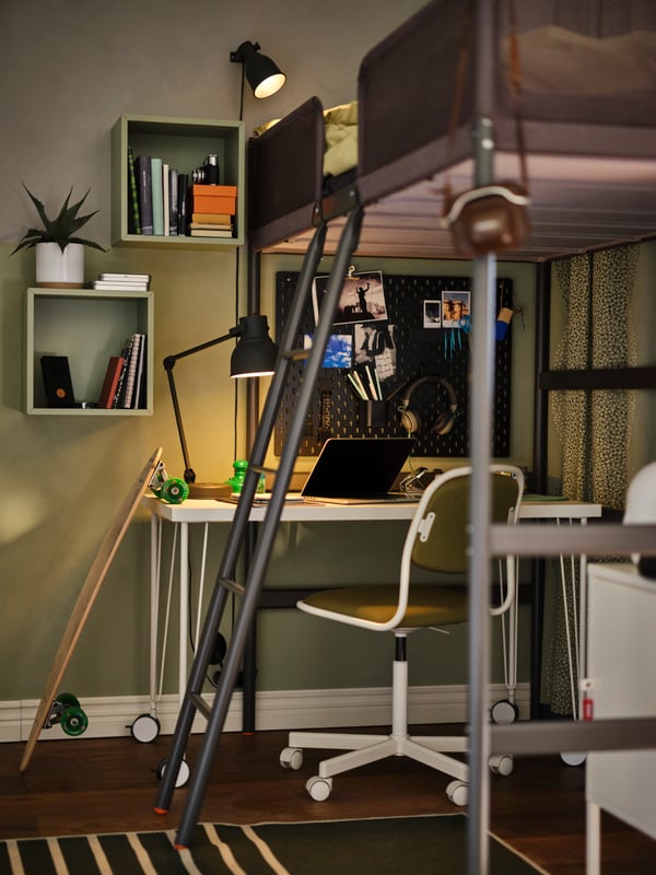 ワイヤレス充電機能付きダークグレーのHEKTAR ヘクタルワークランプ