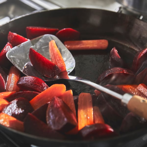 A carbon steel VARDAGEN frying pan