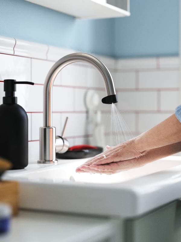 A TVÄLLEN single wash-basin in the bathroom